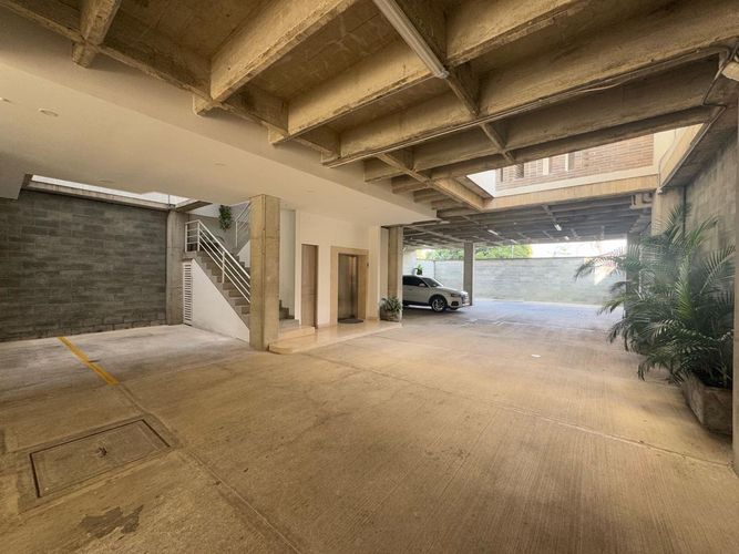 Apartamento de 3 alcobas en venta en Cristales, Cali, 293 m² · foto 11 de 12