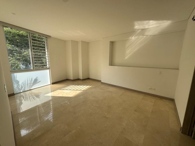 Apartamento de 3 alcobas en venta en Cristales, Cali, 293 m² · foto 12 de 12
