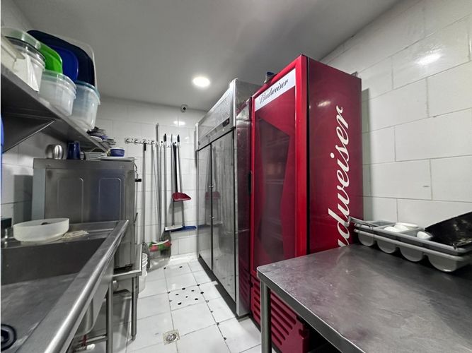 Local en venta en El Poblado, Medellín, 110 m² · foto 9 de 24