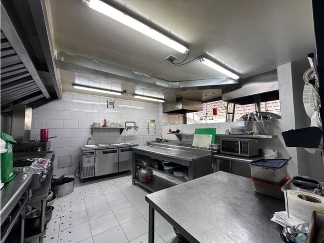 Local en venta en El Poblado, Medellín, 110 m² · foto 11 de 24