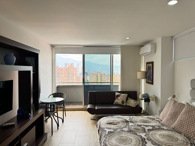 Apartamento en venta en El Poblado, Medellín · foto 2 de 13