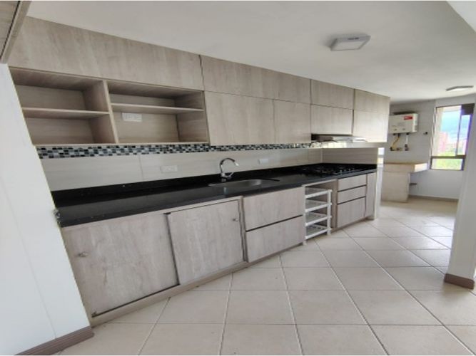 Apartamento de 3 alcobas en venta en Virgen Del Carmen, Sabaneta, 67 m² · foto 3 de 13