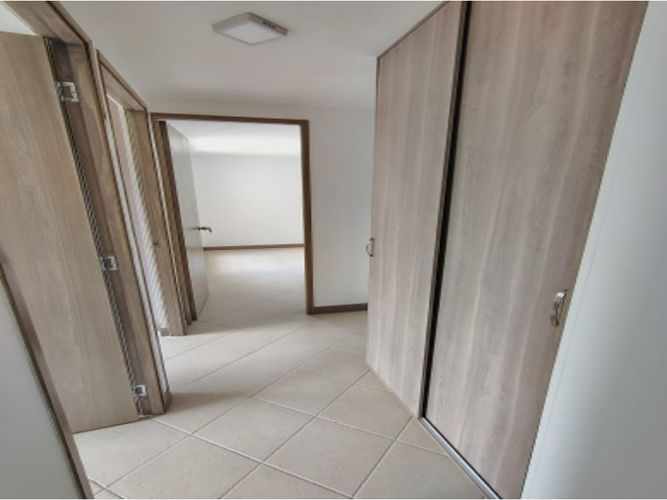 Apartamento de 3 alcobas en venta en Virgen Del Carmen, Sabaneta, 67 m² · foto 11 de 13