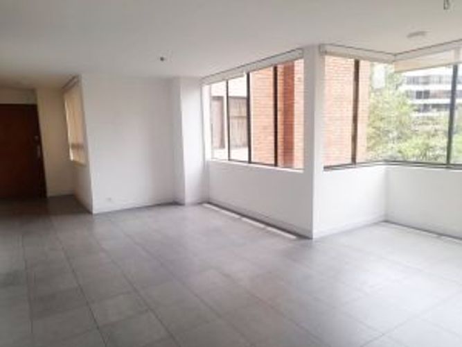 Apartamento de 3 alcobas en arriendo en El Poblado, Medellín, 105 m² · foto 1 de 14