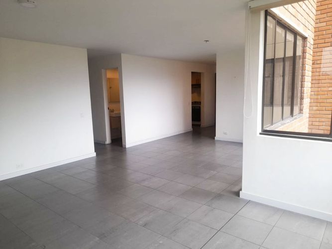 Apartamento de 3 alcobas en arriendo en El Poblado, Medellín, 105 m² · foto 2 de 14