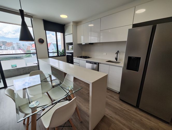 Apartamento de 2 alcobas en arriendo en El Poblado, Medellín, 95 m² · foto 4 de 20