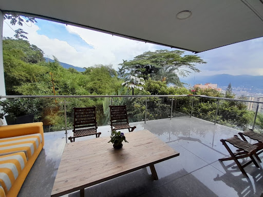 4BR House in Loma del Esmeraldal (300 m²)