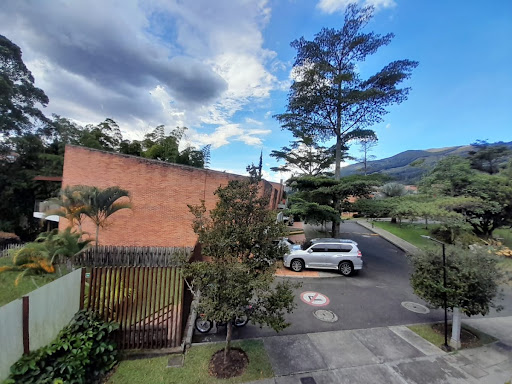 4BR House in Loma del Esmeraldal (300 m²) - 2