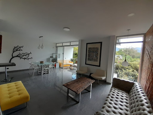 4BR House in Loma del Esmeraldal (300 m²) - 4