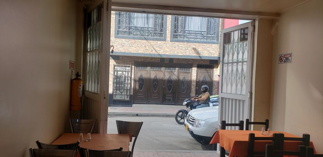 Casa de 5 alcobas en venta en Andalucia, Bogotá, 230 m² · foto 2 de 24
