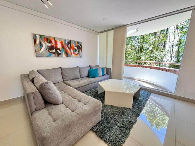 Apartamento de 2 alcobas en arriendo en El Poblado, Medellín, 80 m² · foto 2 de 20