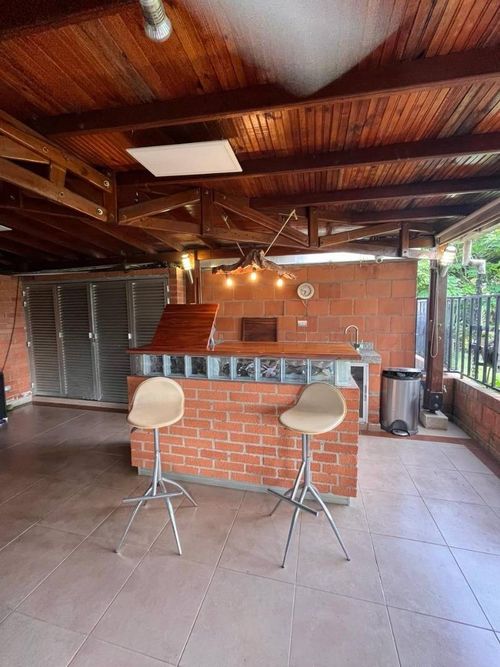 Casa de 5 alcobas en venta en El Castillo, Jamundí, 251 m² · foto 11 de 24