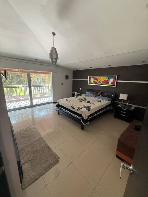 Casa de 5 alcobas en venta en El Castillo, Jamundí, 251 m² · foto 18 de 24