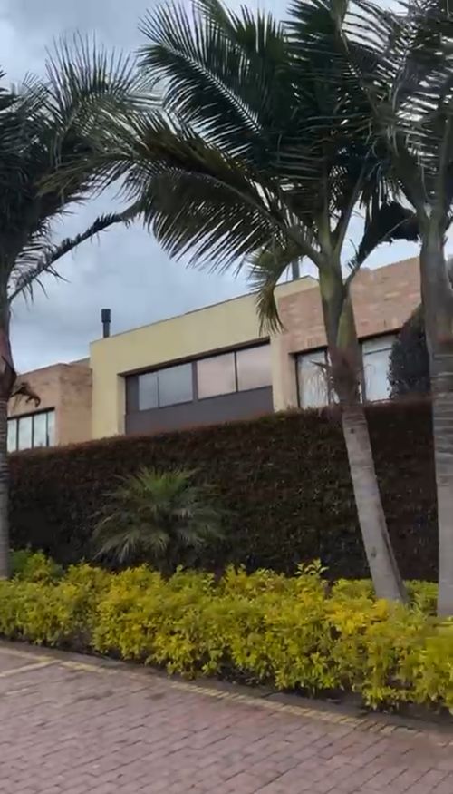 Casa de 4 alcobas en venta en Arrayanes, Bogotá, 225 m² · foto 3 de 3