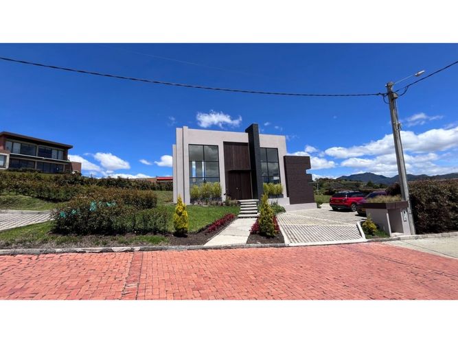 Casa de 4 alcobas en venta en Yerbabuena, Chía, 380 m² · foto 2 de 24