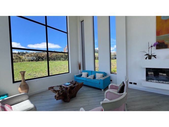 Casa de 4 alcobas en venta en Yerbabuena, Chía, 380 m² · foto 3 de 24