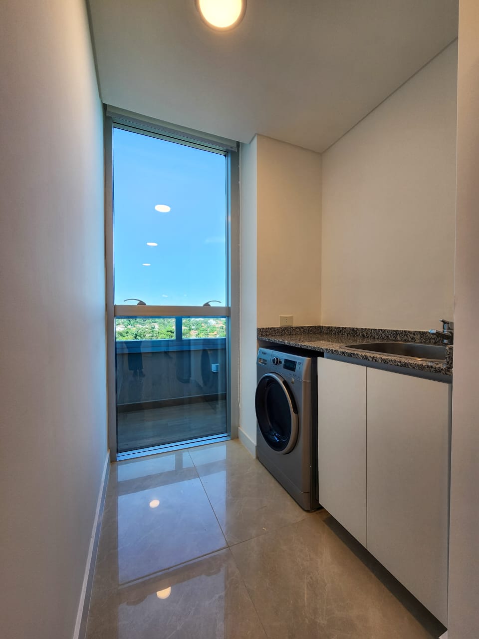 EN ALQUILER- EXCLUSIVO DEPARTAMENTO AMOBLADO EDIFICIO EMINENT — foto 3