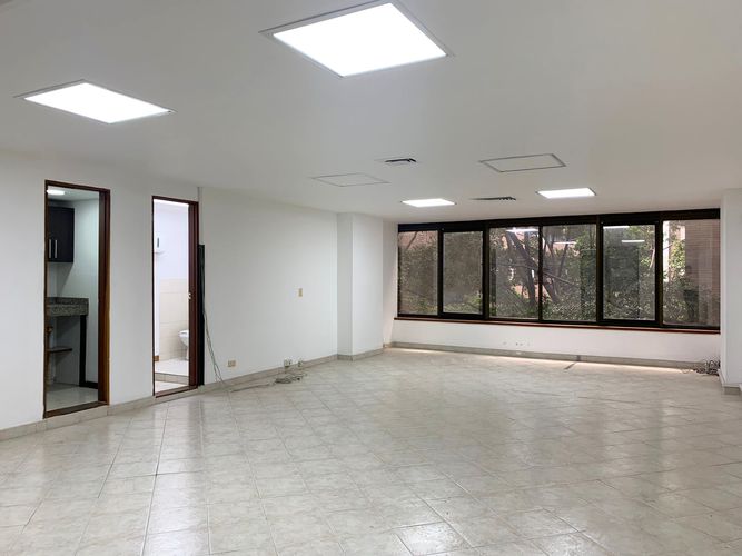 Oficina en venta en La Linde, Medellín, 60 m² · foto 2 de 8