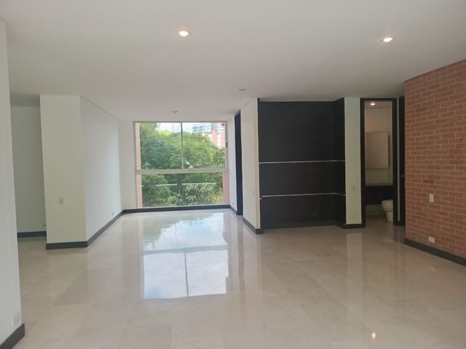 Apartamento de 3 alcobas en arriendo en El Poblado, Medellín, 220 m² · foto 1 de 20