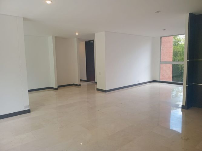 Apartamento de 3 alcobas en arriendo en El Poblado, Medellín, 220 m² · foto 2 de 20