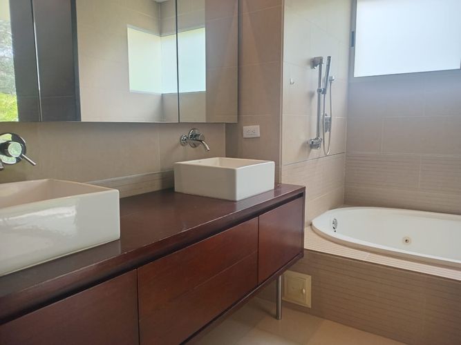 Apartamento de 3 alcobas en arriendo en El Poblado, Medellín, 220 m² · foto 19 de 20