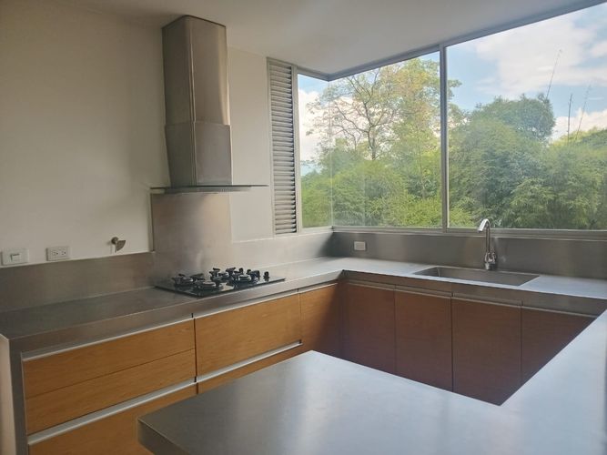 Apartamento de 3 alcobas en arriendo en El Poblado, Medellín, 220 m² · foto 8 de 20