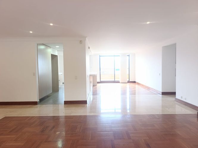 Apartamento de 3 alcobas en arriendo en El Poblado, Medellín, 250 m² · foto 8 de 19