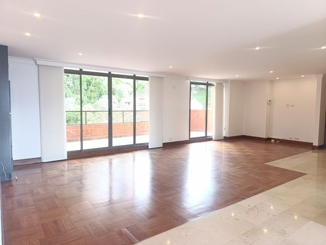 Apartamento de 3 alcobas en arriendo en El Poblado, Medellín, 250 m² · foto 2 de 19