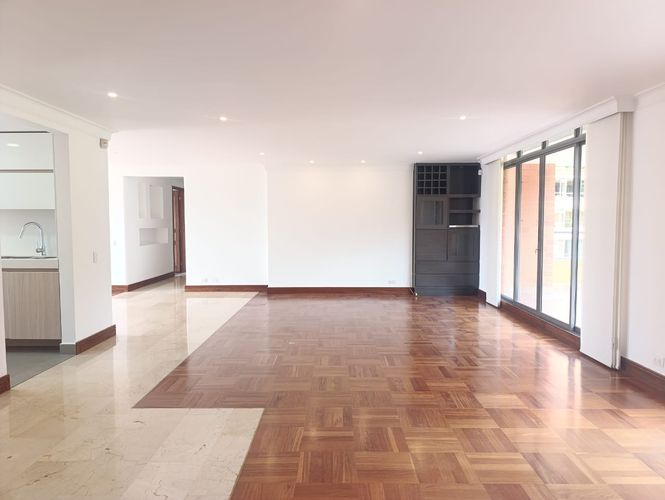 Apartamento de 3 alcobas en arriendo en El Poblado, Medellín, 250 m² · foto 3 de 19