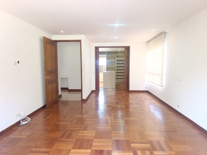 Apartamento de 3 alcobas en arriendo en El Poblado, Medellín, 250 m² · foto 9 de 19