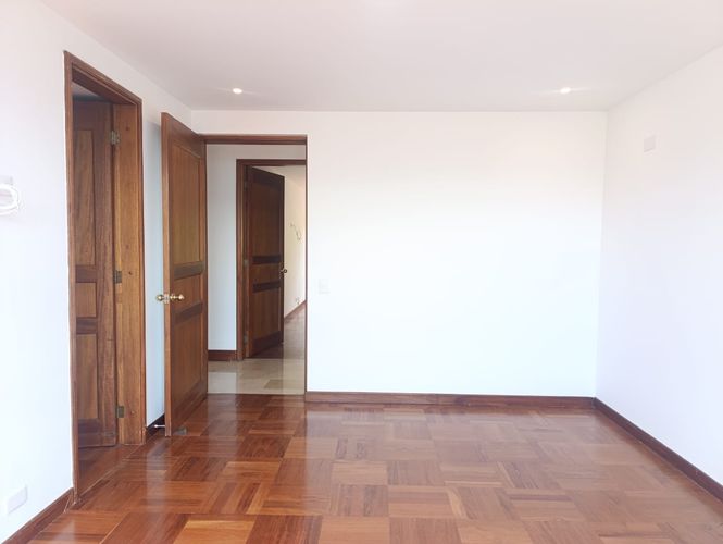 Apartamento de 3 alcobas en arriendo en El Poblado, Medellín, 250 m² · foto 11 de 19