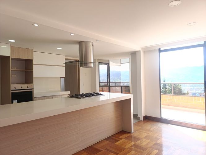 Apartamento de 3 alcobas en arriendo en El Poblado, Medellín, 250 m² · foto 7 de 19