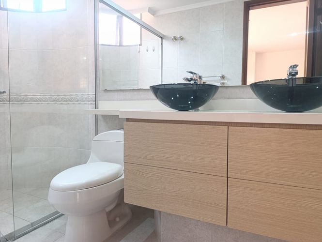 Apartamento de 3 alcobas en arriendo en El Poblado, Medellín, 250 m² · foto 17 de 19