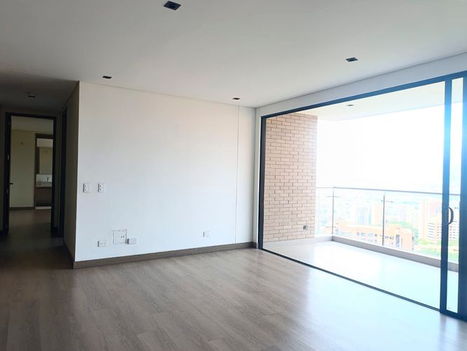 Apartamento de 2 alcobas en arriendo en El Poblado, Medellín, 105 m² · foto 2 de 20