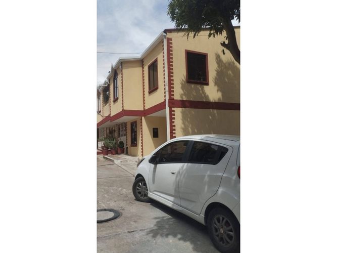 Casa de 5 alcobas en venta en La Campiña, Girón, 57 m² · foto 2 de 13