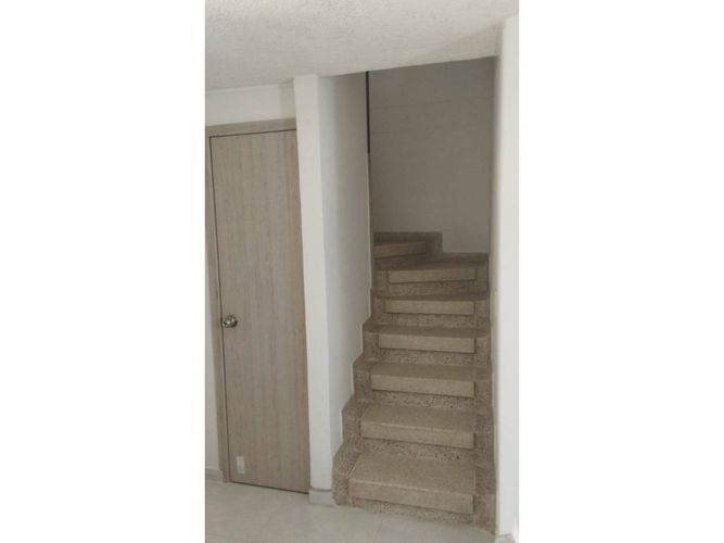 Casa de 5 alcobas en venta en La Campiña, Girón, 57 m² · foto 8 de 13