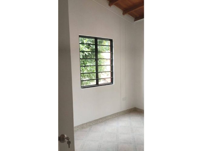 Casa de 5 alcobas en venta en La Campiña, Girón, 57 m² · foto 9 de 13