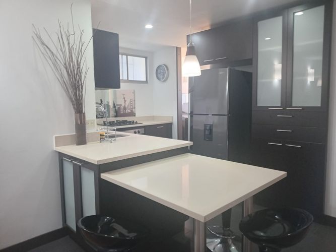 Apartamento de 2 alcobas en arriendo en El Poblado, Medellín, 89 m² · foto 4 de 15