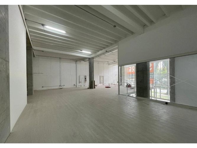 Bodega en arriendo en El Poblado, Medellín, 3000 m² · foto 4 de 12