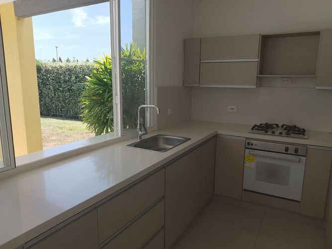 Casa de 5 alcobas en venta en El Castillo, Jamundí, 260 m² · foto 11 de 24