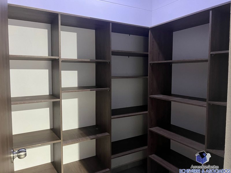 Casa de 3 alcobas en venta en La Catedral, Envigado · foto 3 de 13
