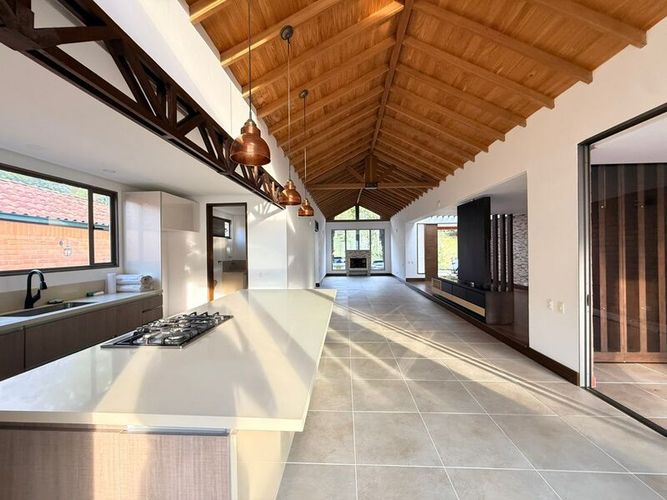 Casa de 3 alcobas en venta en El Retiro, 233 m² · foto 3 de 19