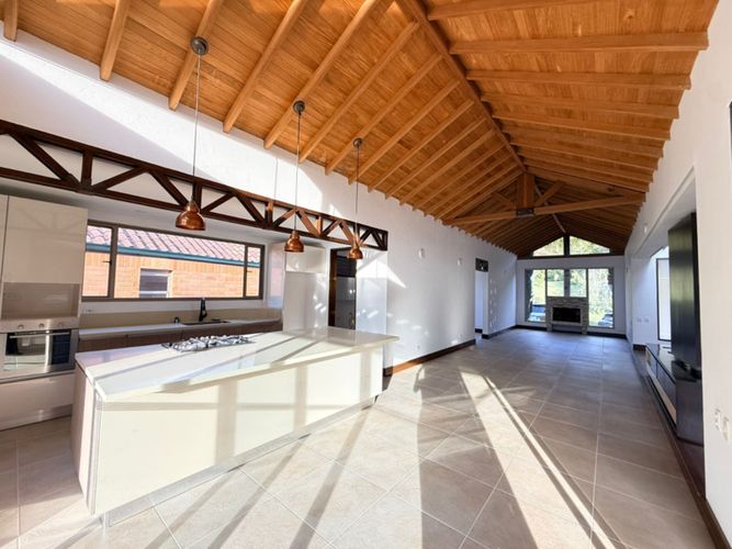 Casa de 3 alcobas en venta en El Retiro, 233 m² · foto 4 de 19