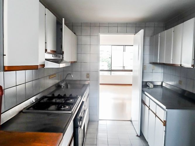 Apartamento de 3 alcobas en arriendo en El Poblado, Medellín, 170 m² · foto 6 de 15