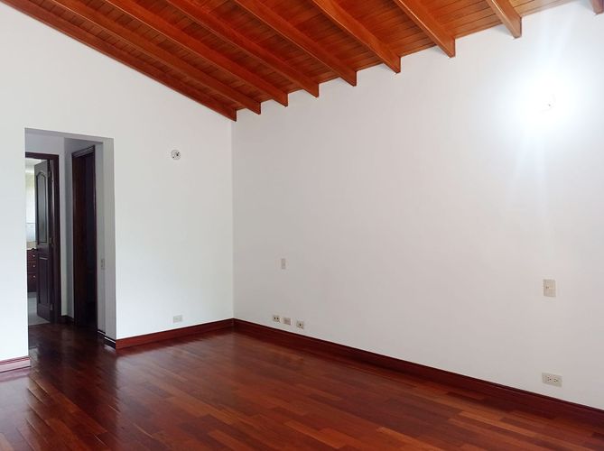 Casa de 4 alcobas en venta en El Tesoro, Medellín, 400 m² · foto 9 de 19