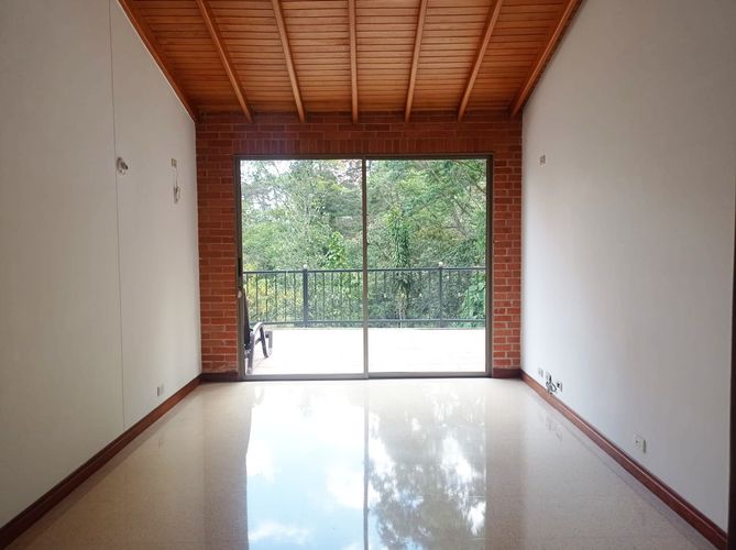 Casa de 4 alcobas en venta en El Tesoro, Medellín, 400 m² · foto 6 de 19
