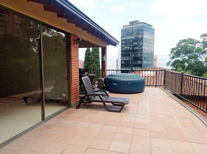 Casa de 4 alcobas en venta en El Tesoro, Medellín, 400 m² · foto 17 de 19