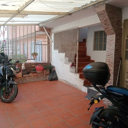 Casa de 16 alcobas en venta en La Magnolia, Madrid, 409 m² · foto 3 de 15
