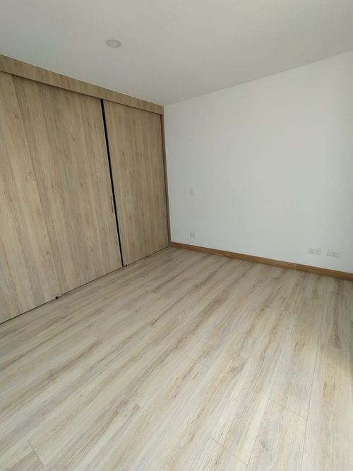 Apartamento de 2 alcobas en venta en Rionegro, 74 m² · foto 1 de 11