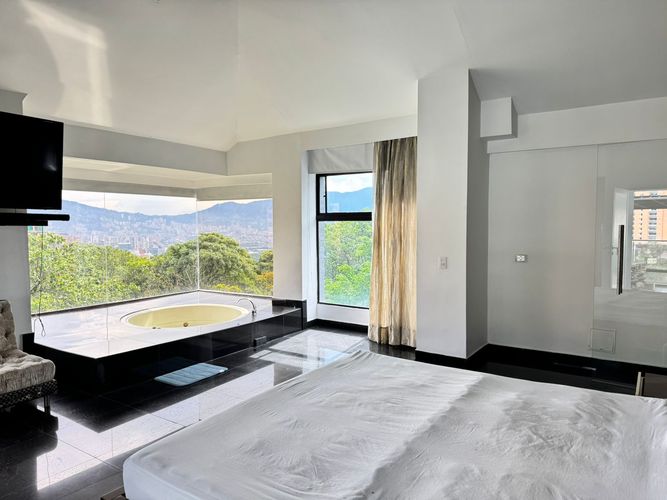 Apartamento de 5 alcobas en venta en El Poblado, Medellín, 500 m² · foto 17 de 20